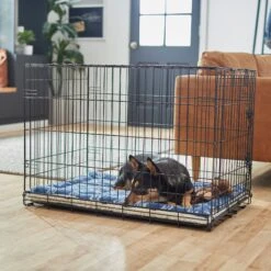Frisco Plush Tri-fold Arrow Print Dog Crate Mat -WoofyPlay Store 255998 PT5. AC SS1800 V1616121684